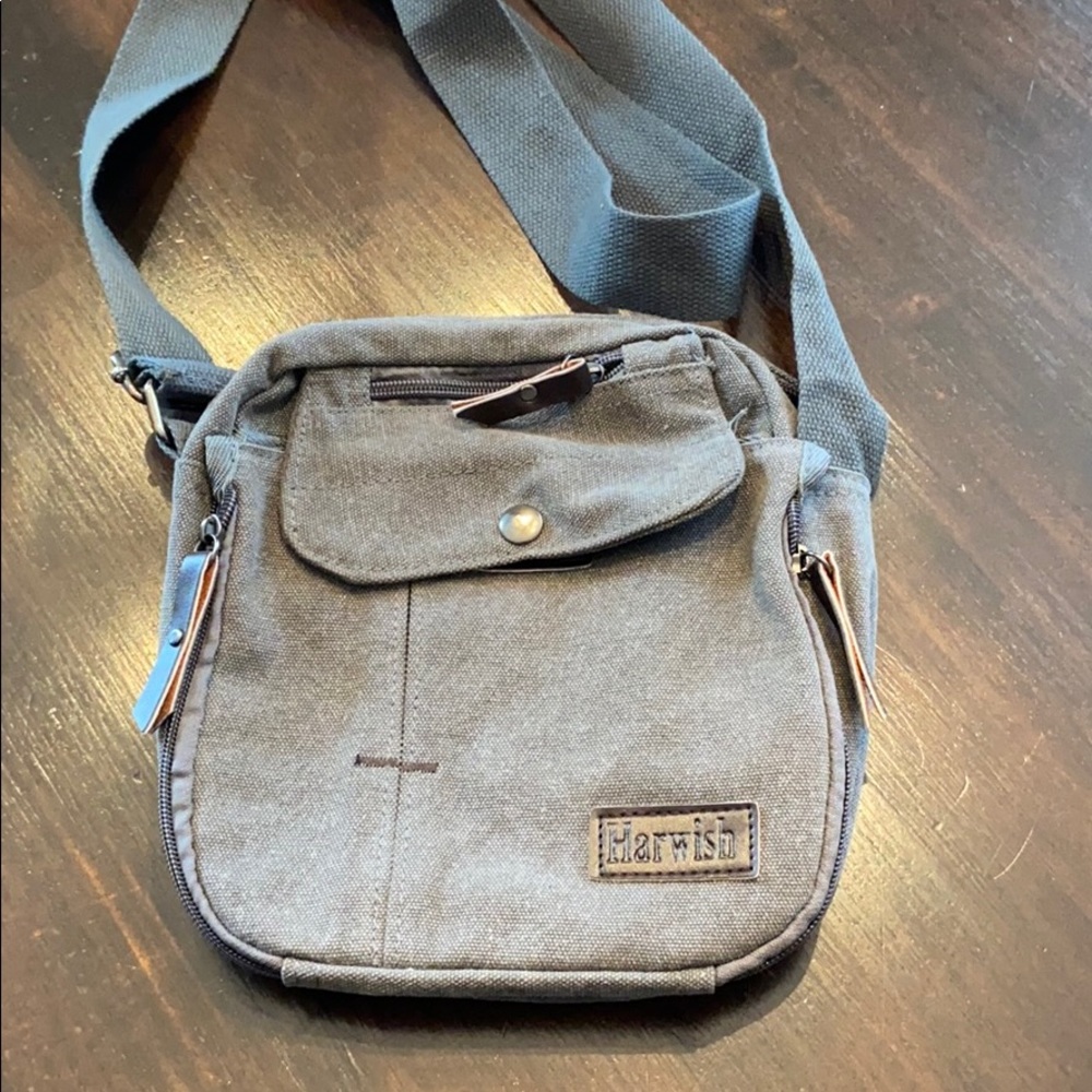 Harwish shoulder/messenger bag.